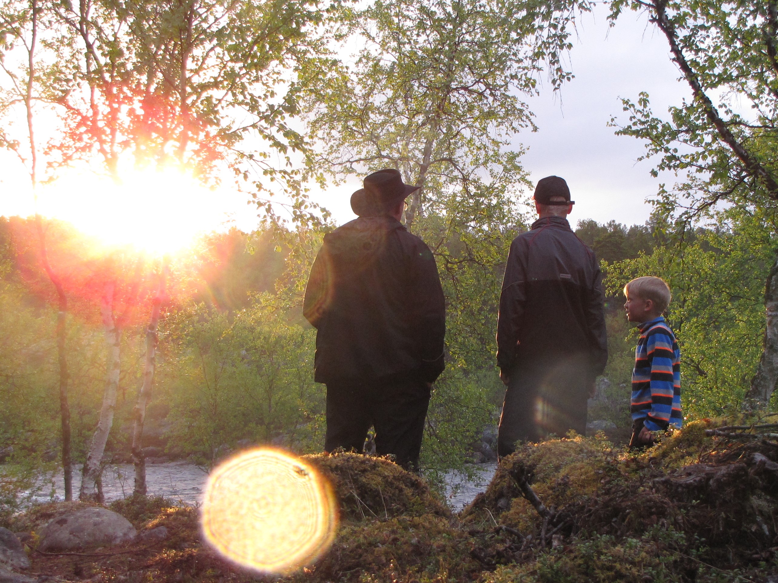 Isä-lapsivaellus 2016, yötön yö.